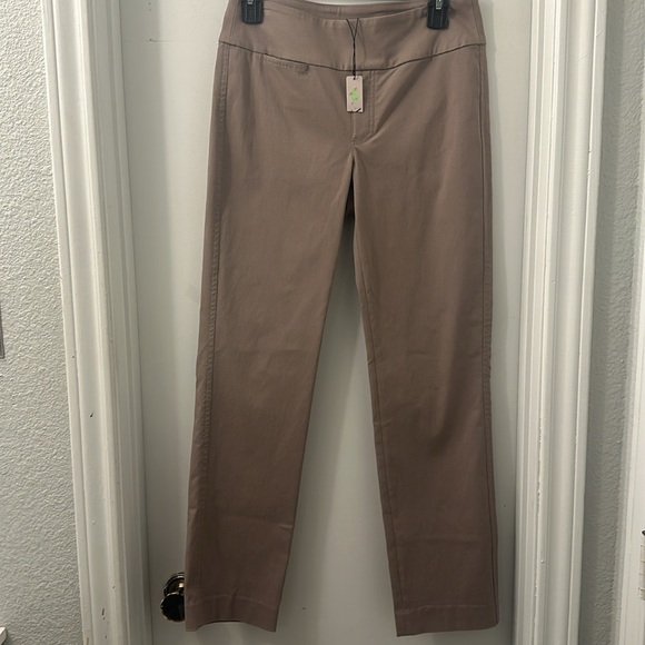 NEW NIC+ZOE WONDERSTRETCH POCKET STRAIGHT LEG PANT Color
MUSHROOM - Picture 11 of 17